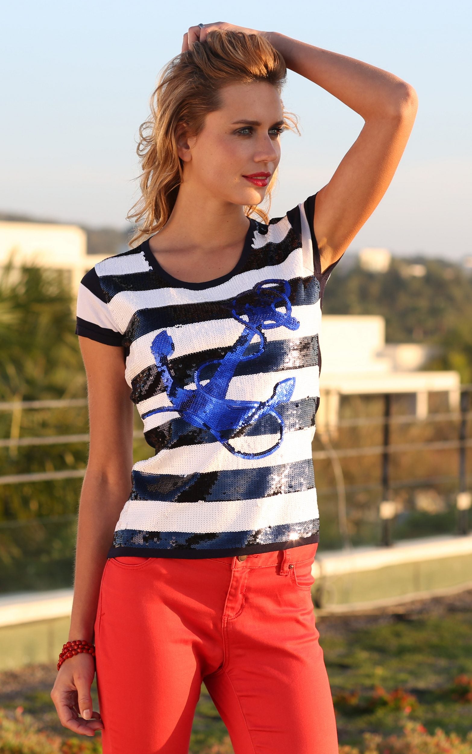 T-Shirt mit Paillettenfront und Ankermotiv