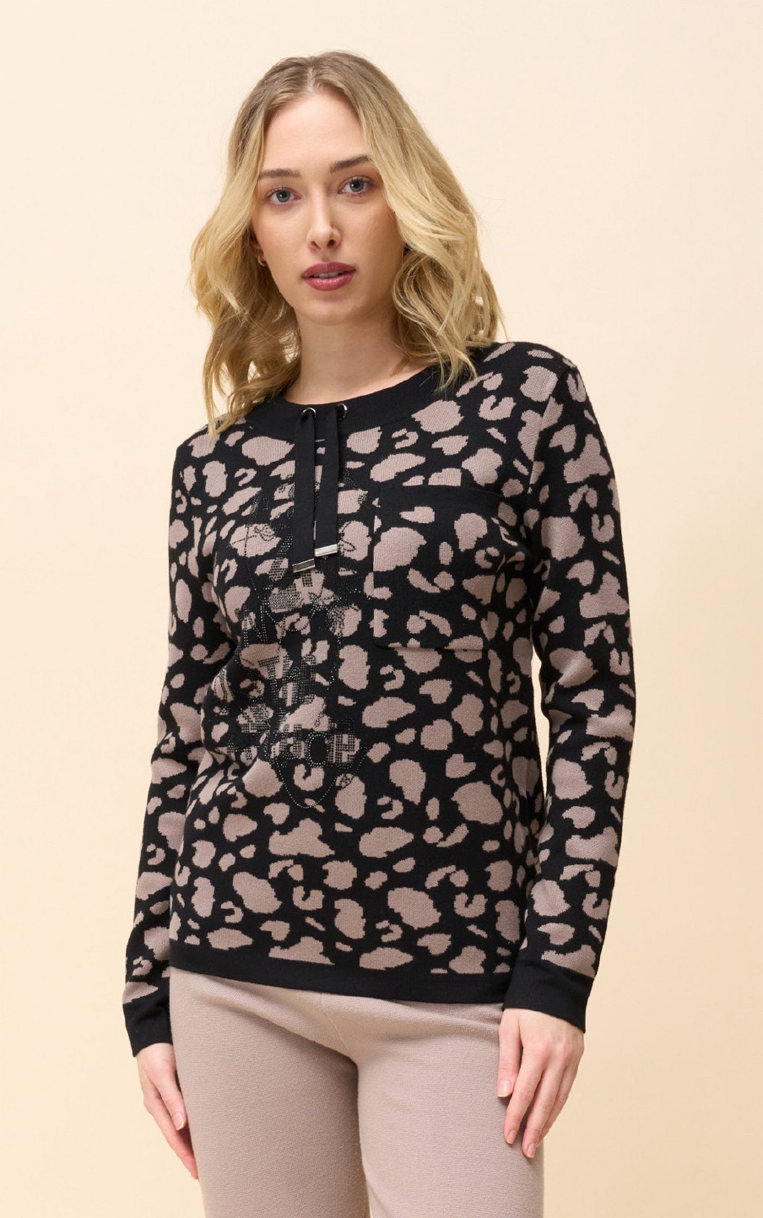 Strickpullover mit Leopardenmuster und Strassdetails