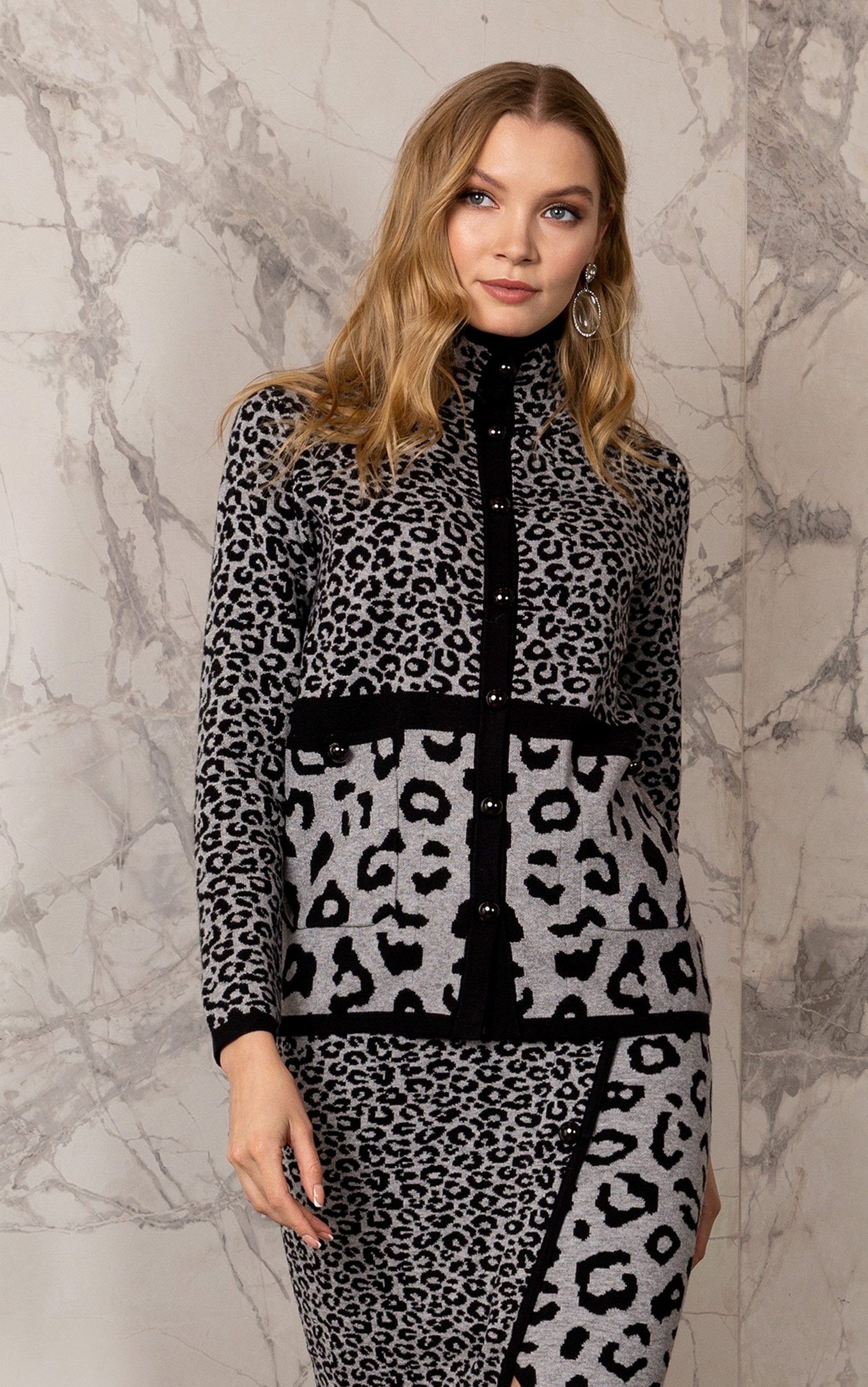 Cardigan mit größerem und kleinerem Leopard-Muster