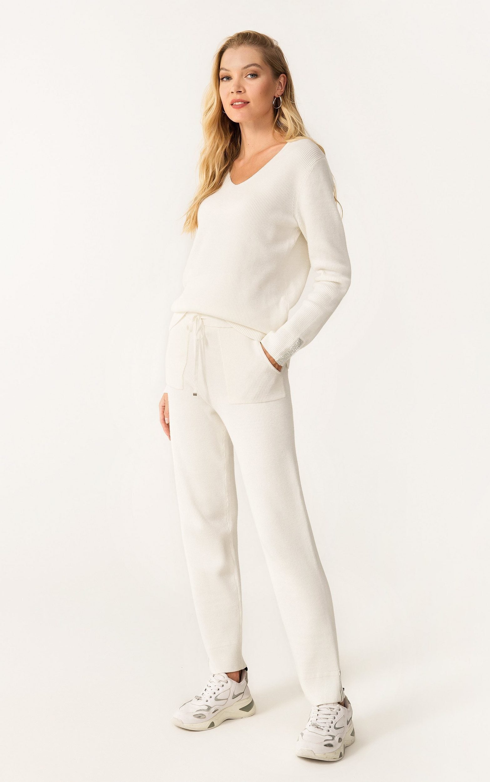 Strickhose mit weißem Bund