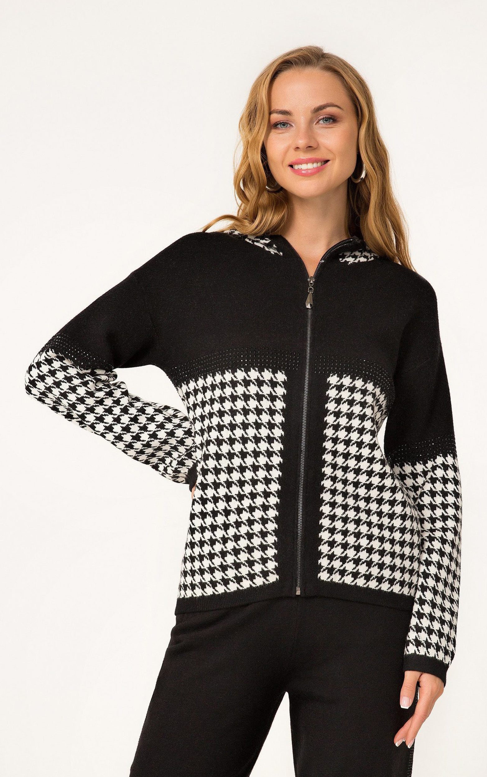 Kapuzenstrickjacke mit Hahnentrittmuster und Strassdetails