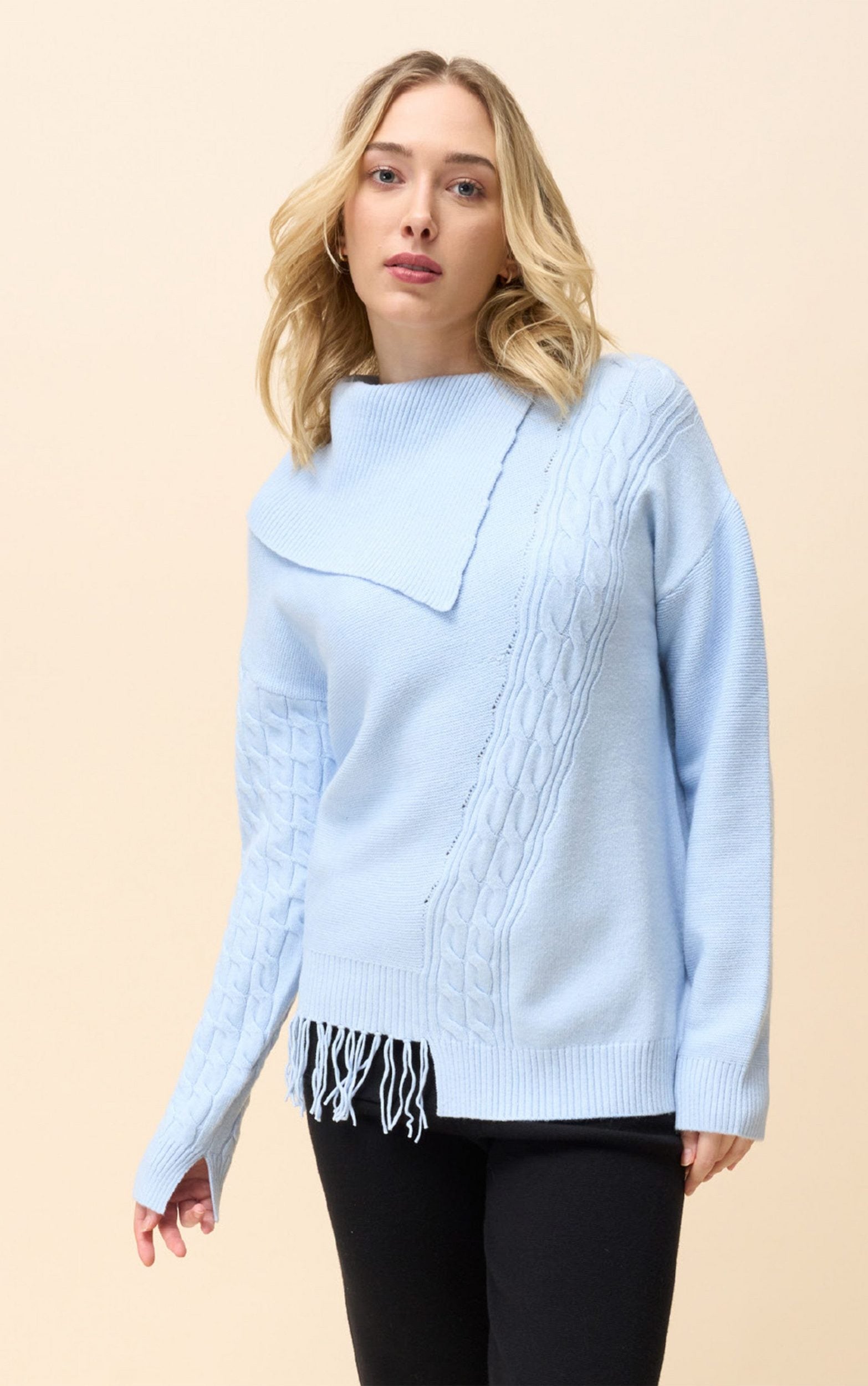 Strickpullover mit Schalkragen und Fransendetail am Saum