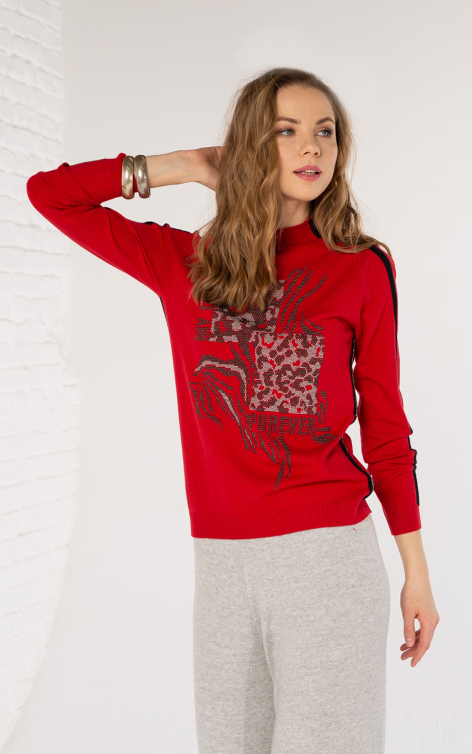Strickpullover in Rot mit Leopardenmuster und „My Love Forever“-Schriftzug