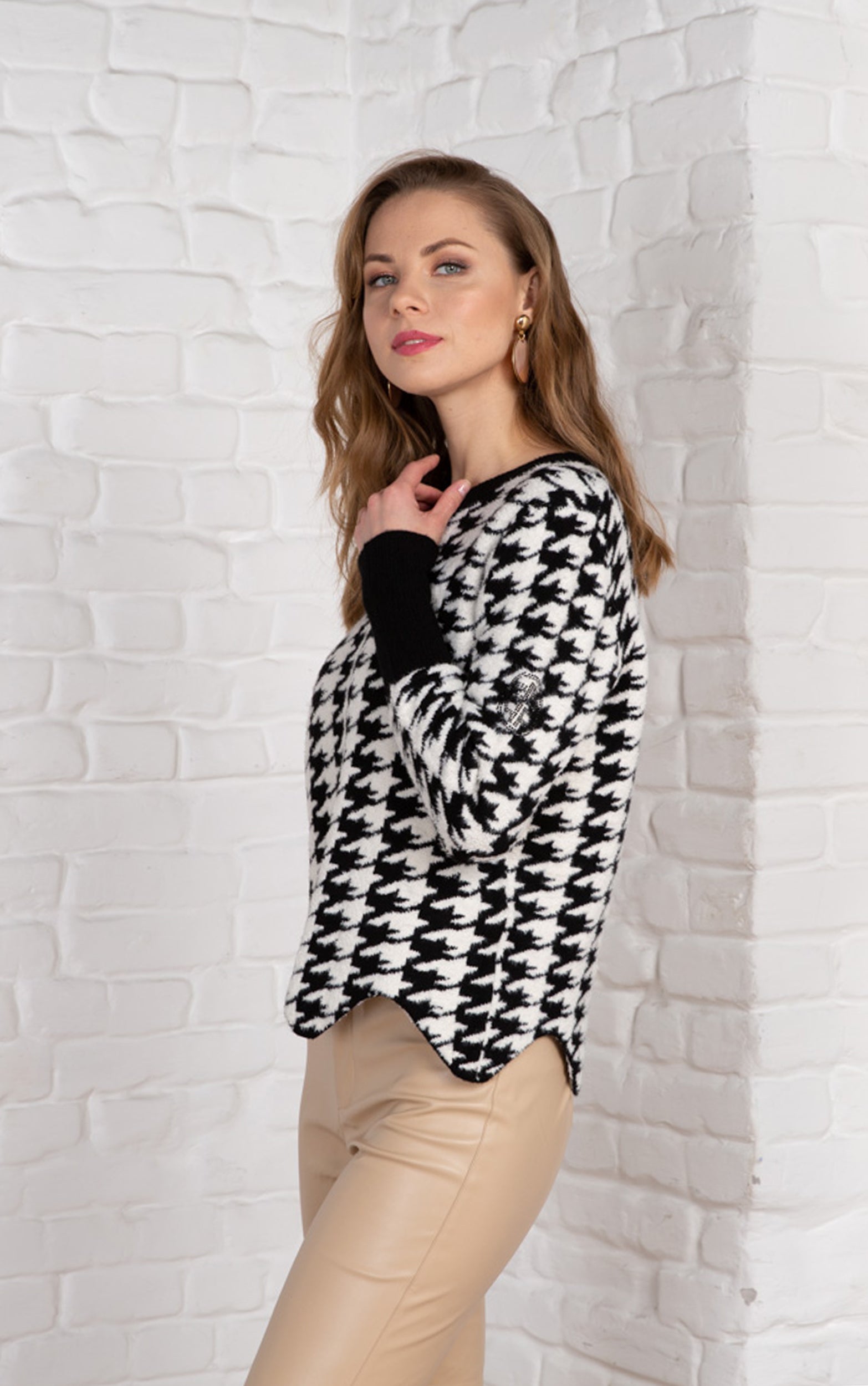 Strickpullover mit Hahnentrittmuster und gewelltem Saum