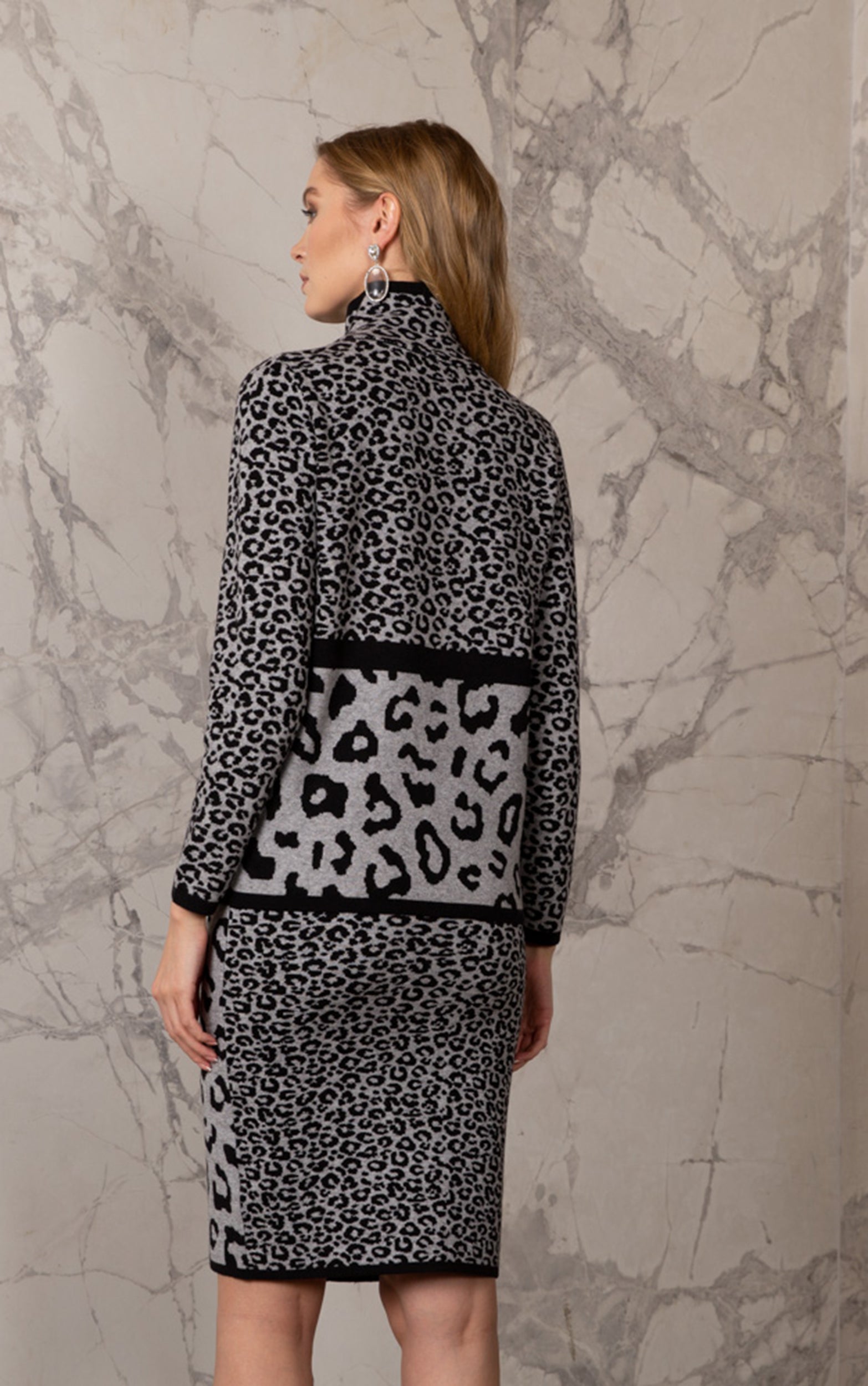 Cardigan mit größerem und kleinerem Leopard-Muster