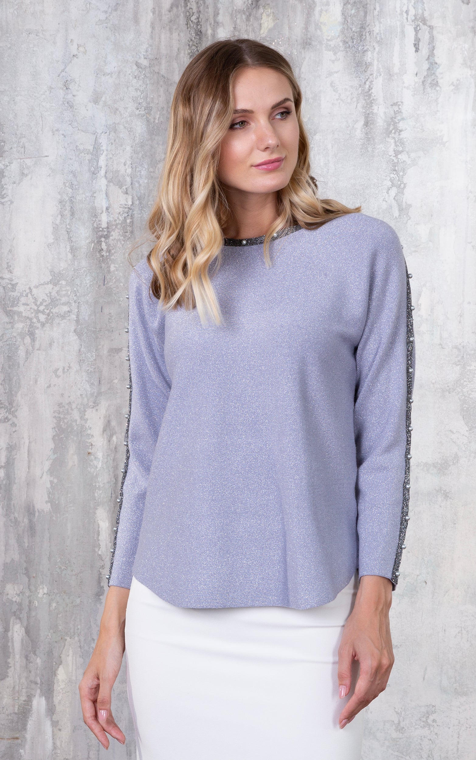 Strickpullover aus Glitzergarn mit Perlen