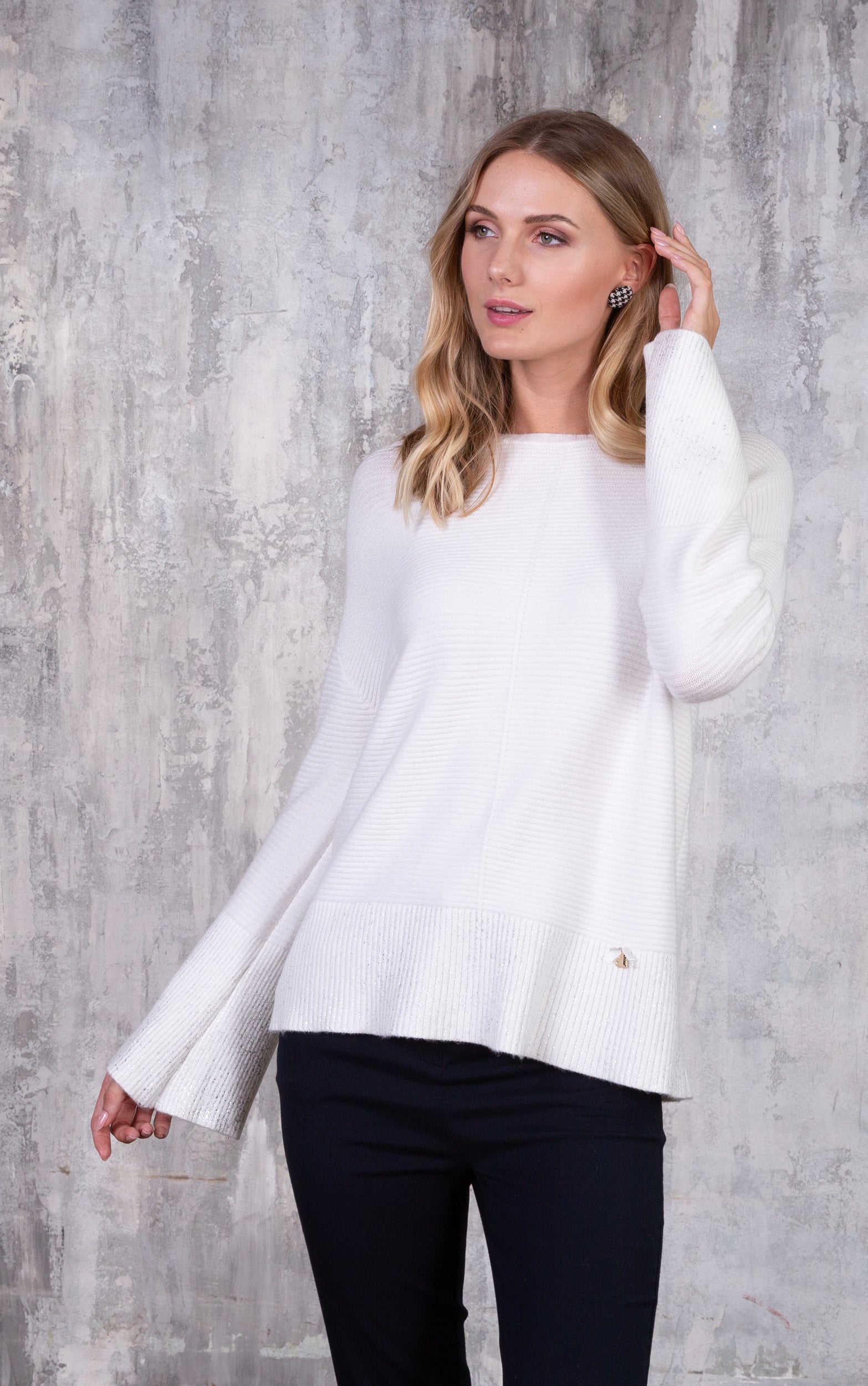Strickpullover mit dezentem Rippenmuster und zarten Silberfoliendetails