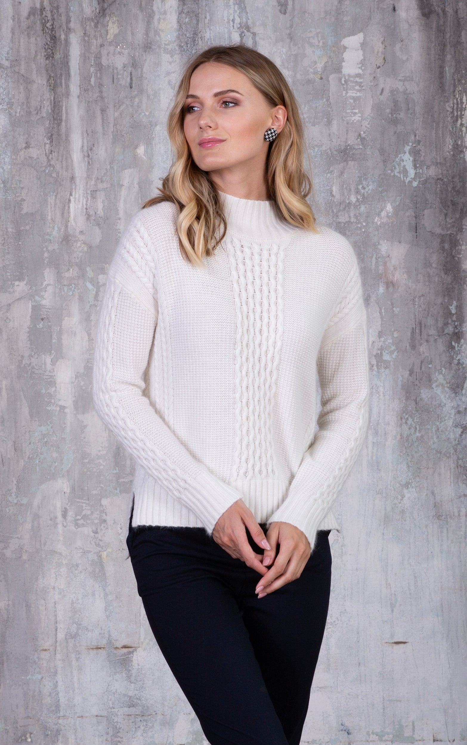 Rollkragenpullover mit Strickmuster