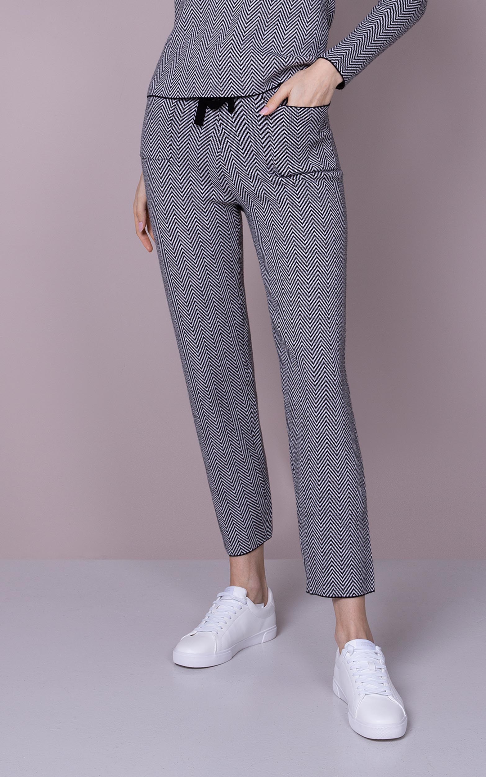 Hose mit stylischem Fischgrätenmuster