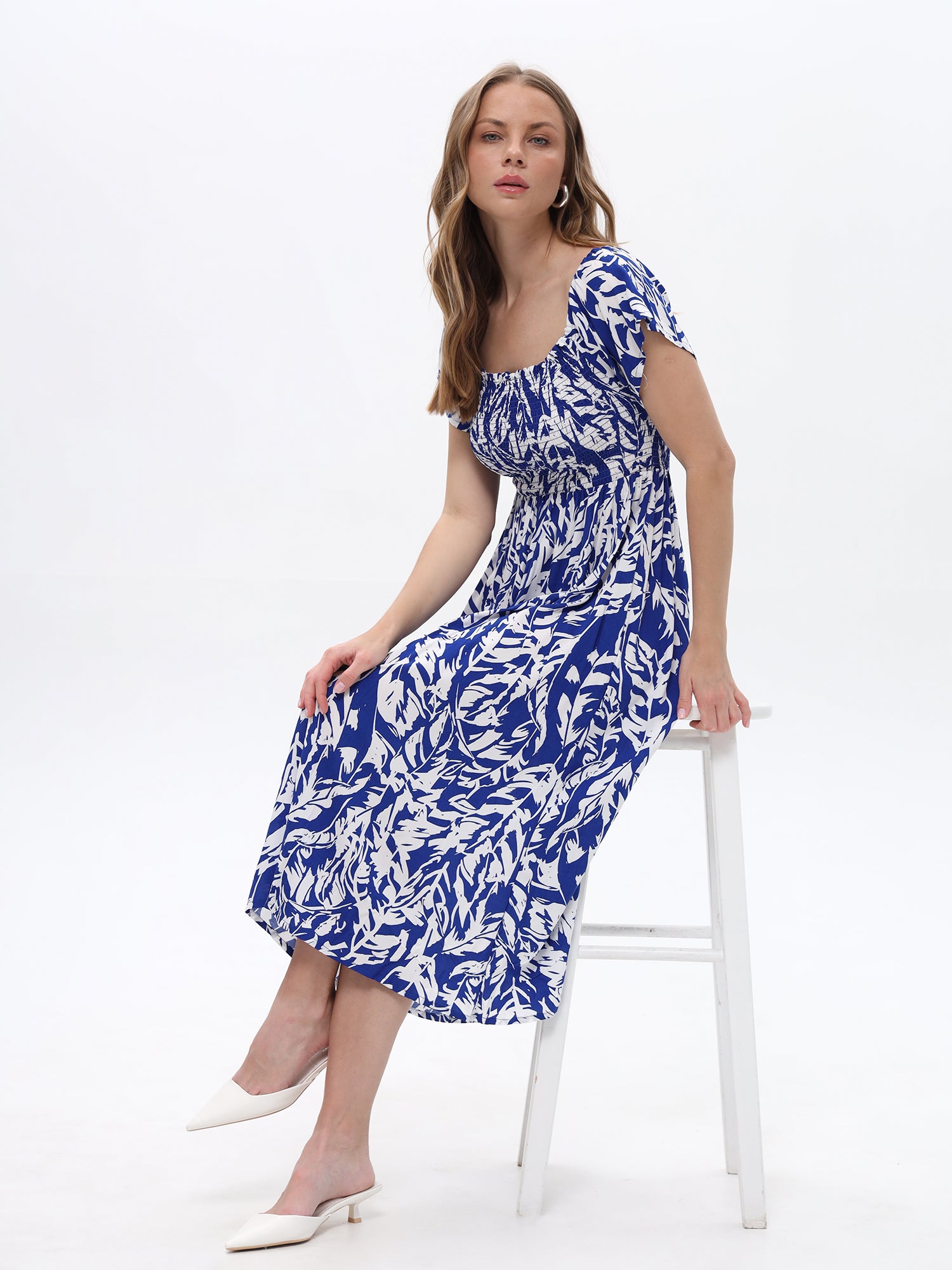 Gesmoktes Kleid mit Blätterprint