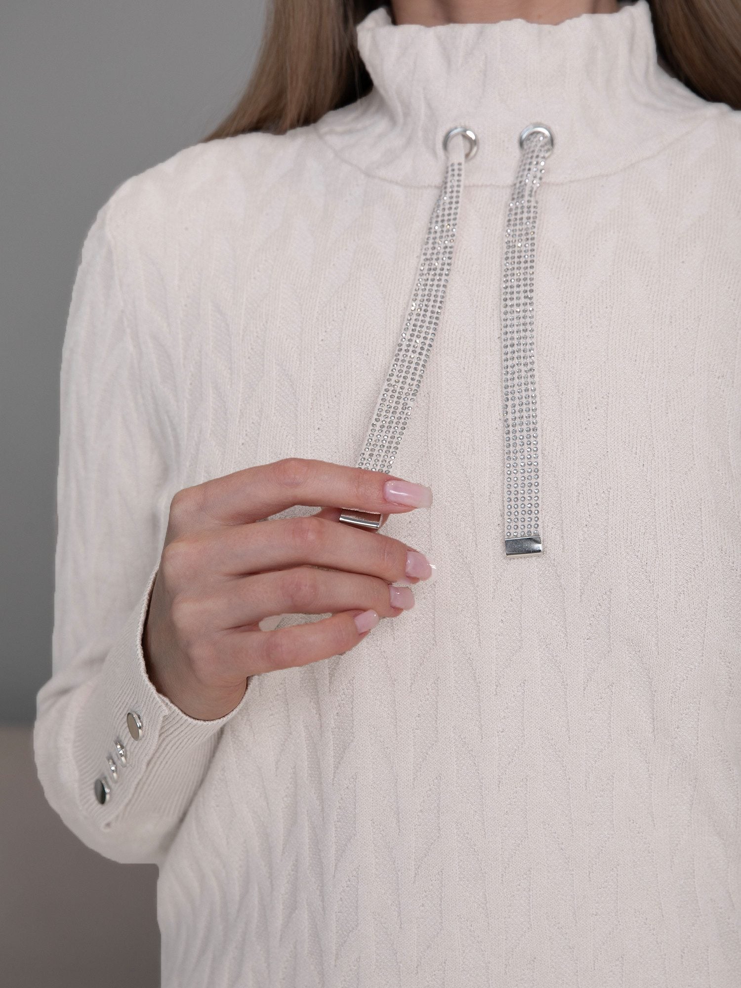 Strickpullover mit hohem Halsausschnitt aus Strukturstrick