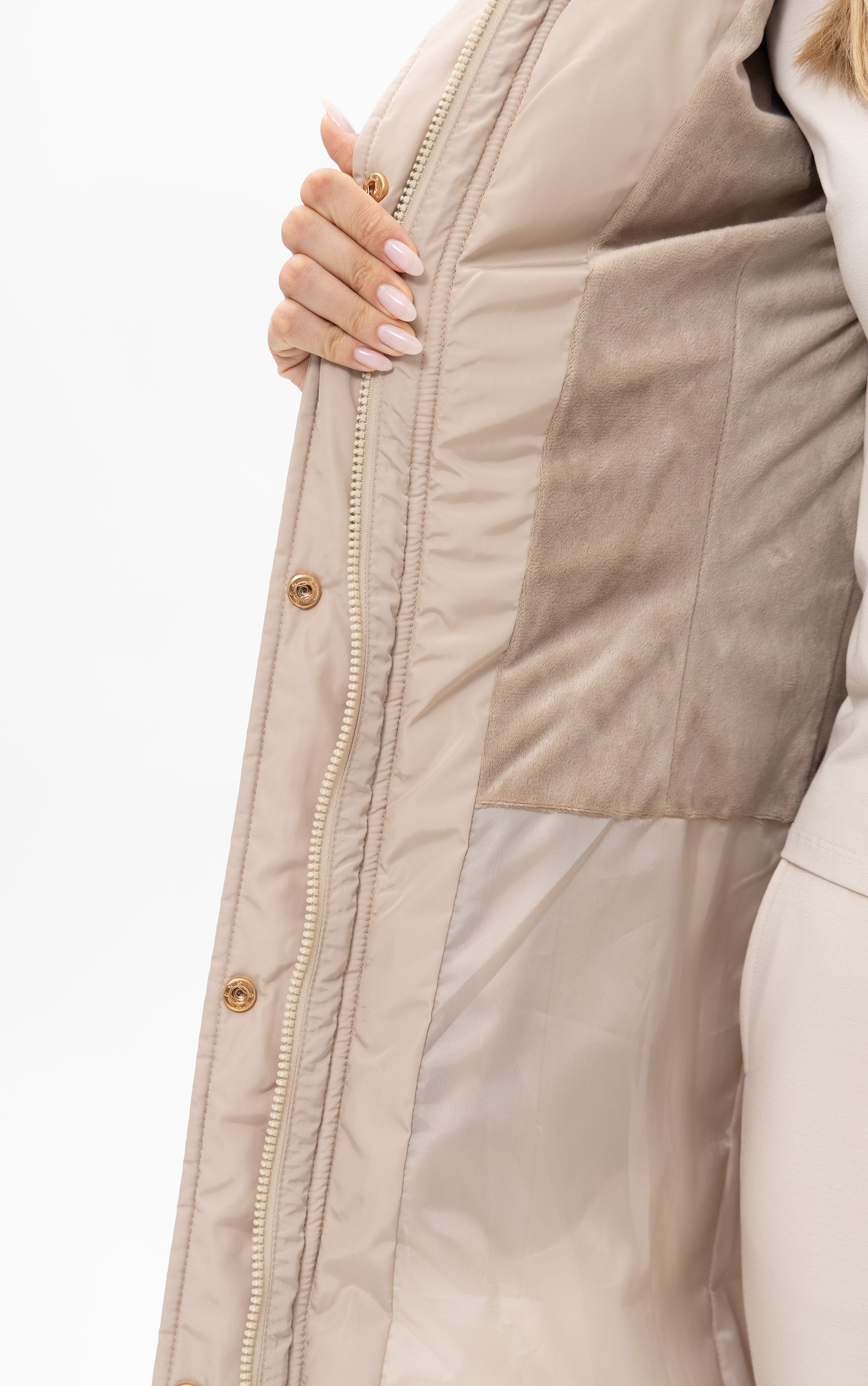 Lange Steppjacke mit Kapuze