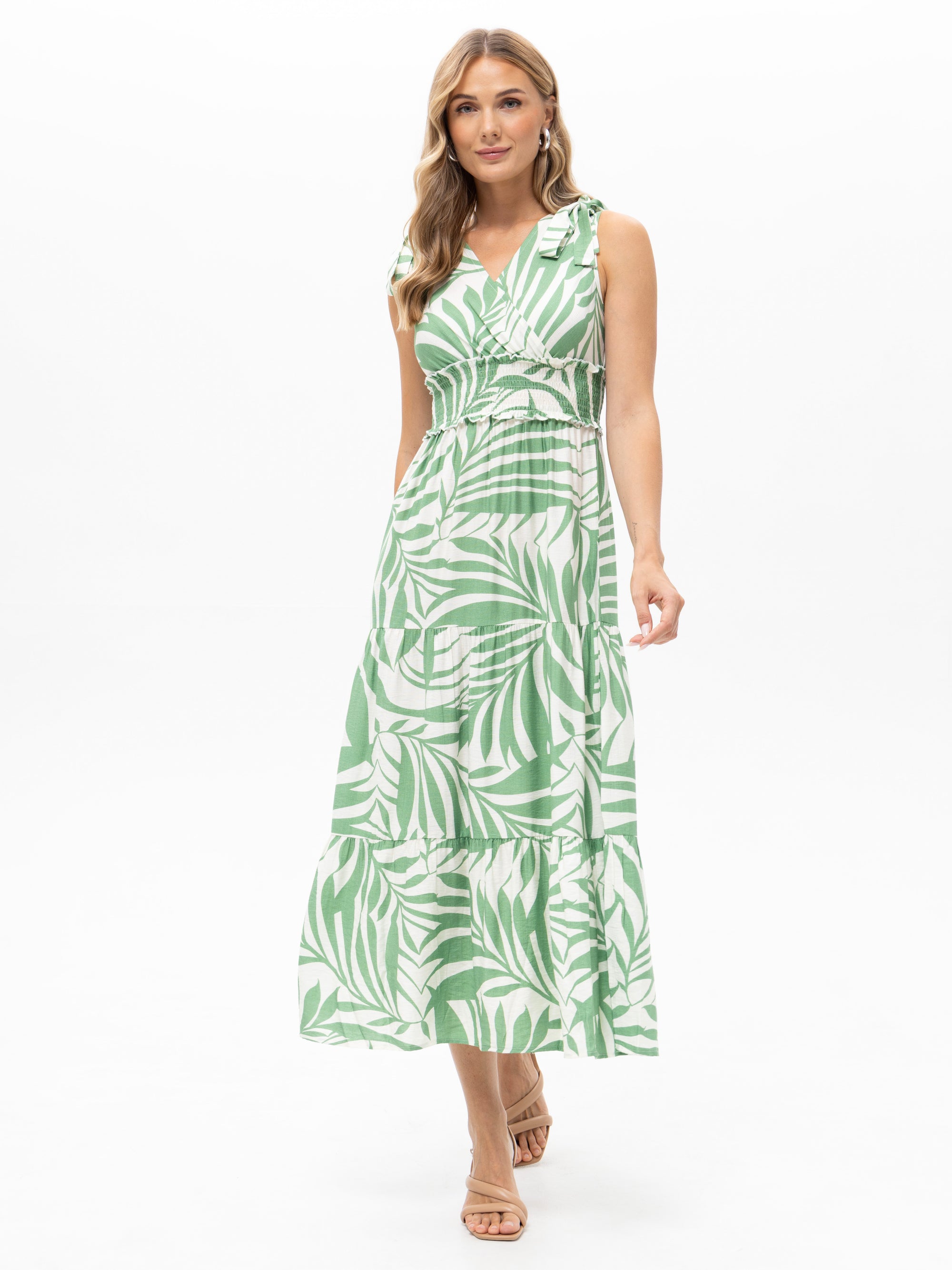 Grünes Sommerkleid mit floralem Muster