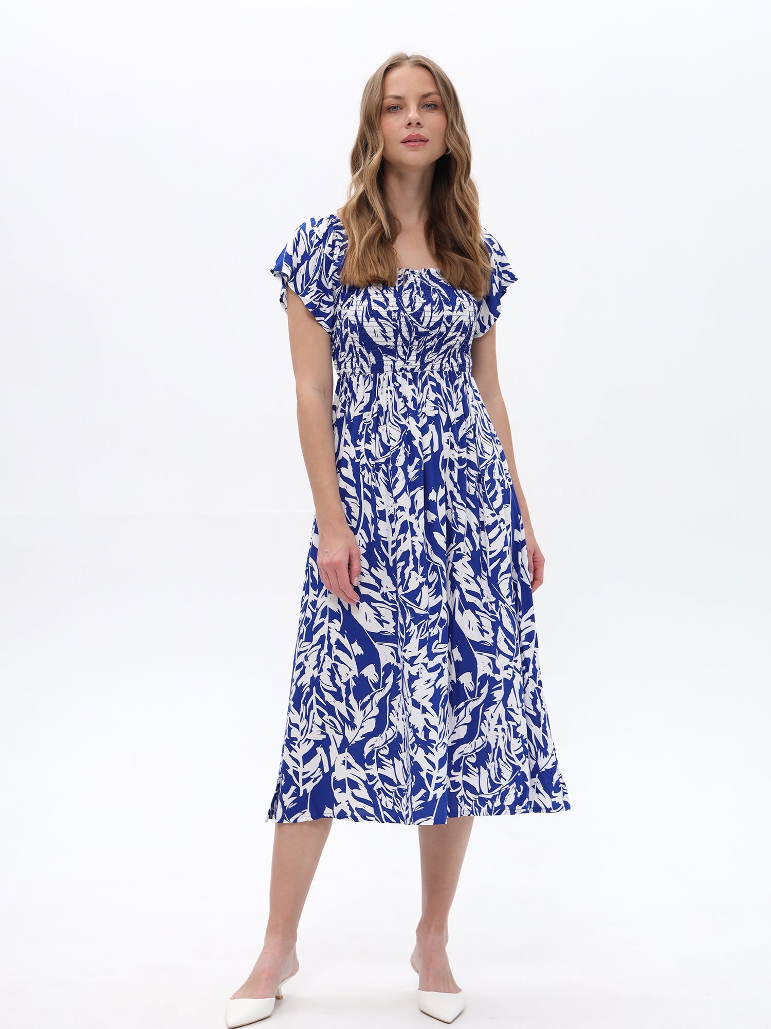 Gesmoktes Kleid mit Blätterprint