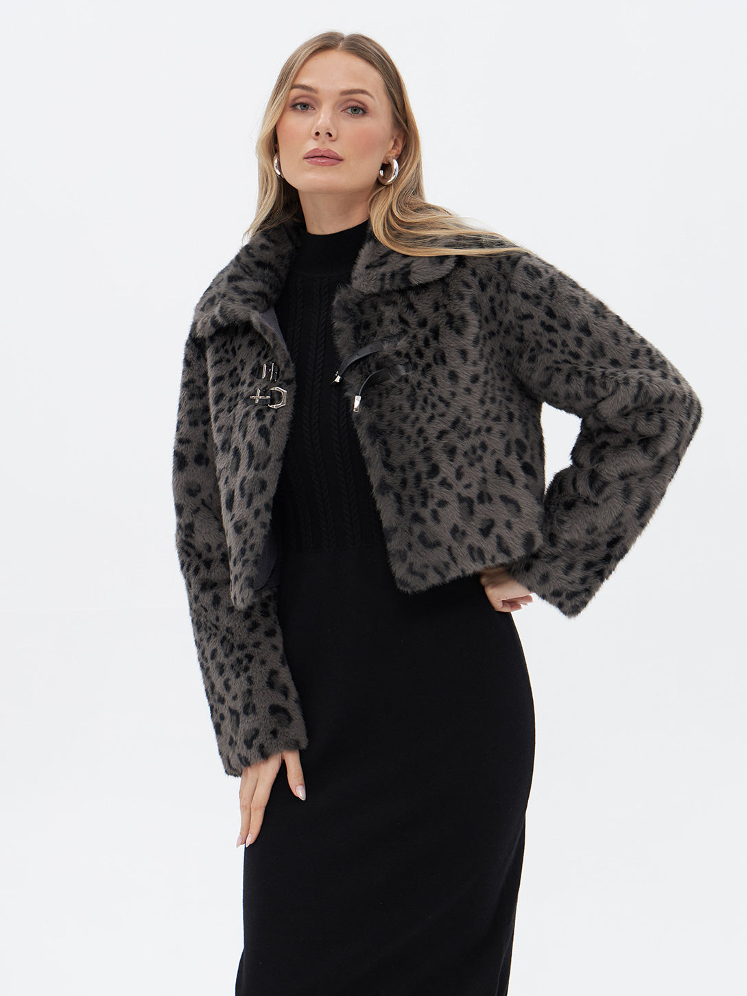 Kunstfelljacke mit grauem Leopardenprint