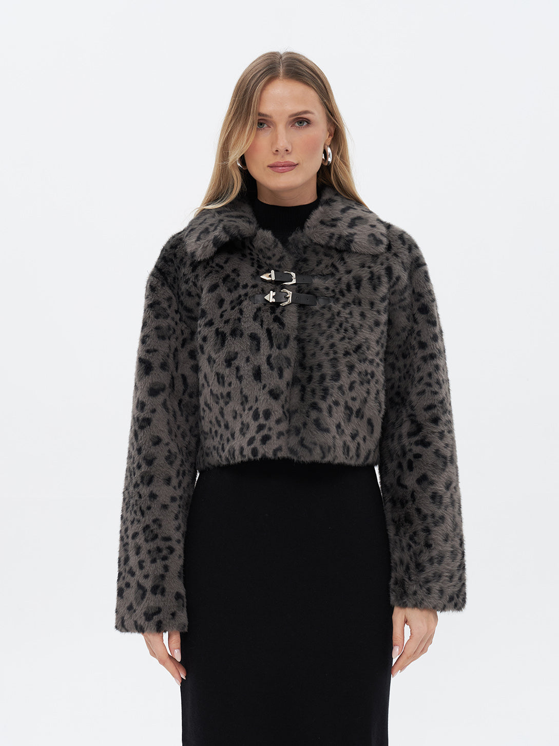 Kunstfelljacke mit grauem Leopardenprint