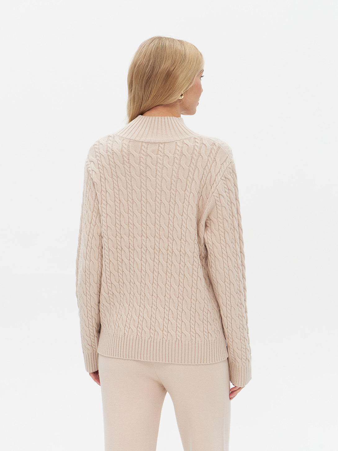 Pullover mit Zopfstrick und Cut-Out