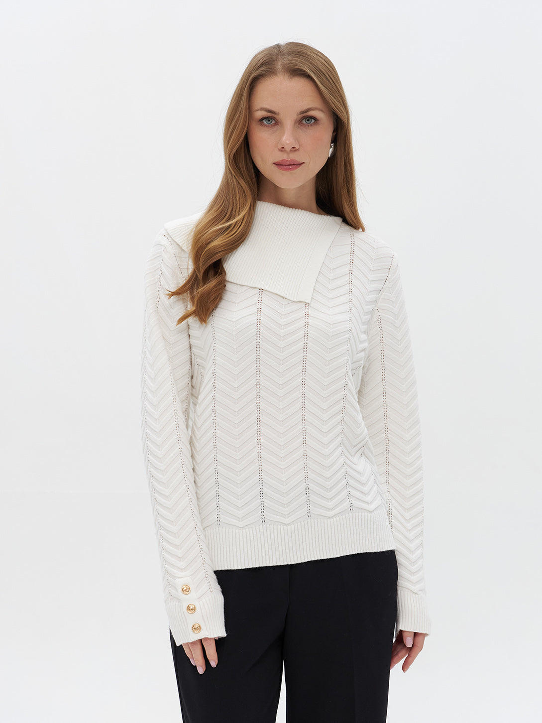 Strickpullover mit Zopfstrick und Umschlagkragen