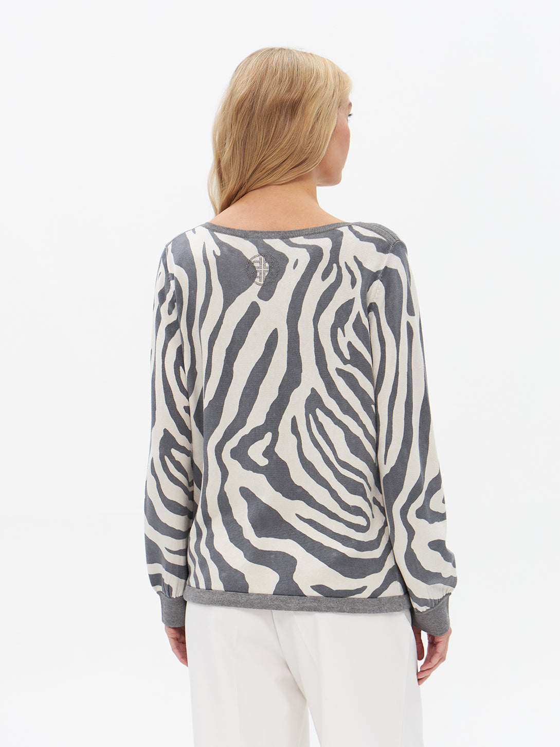 Strickpullover mit Zebramuster in grau- weiß