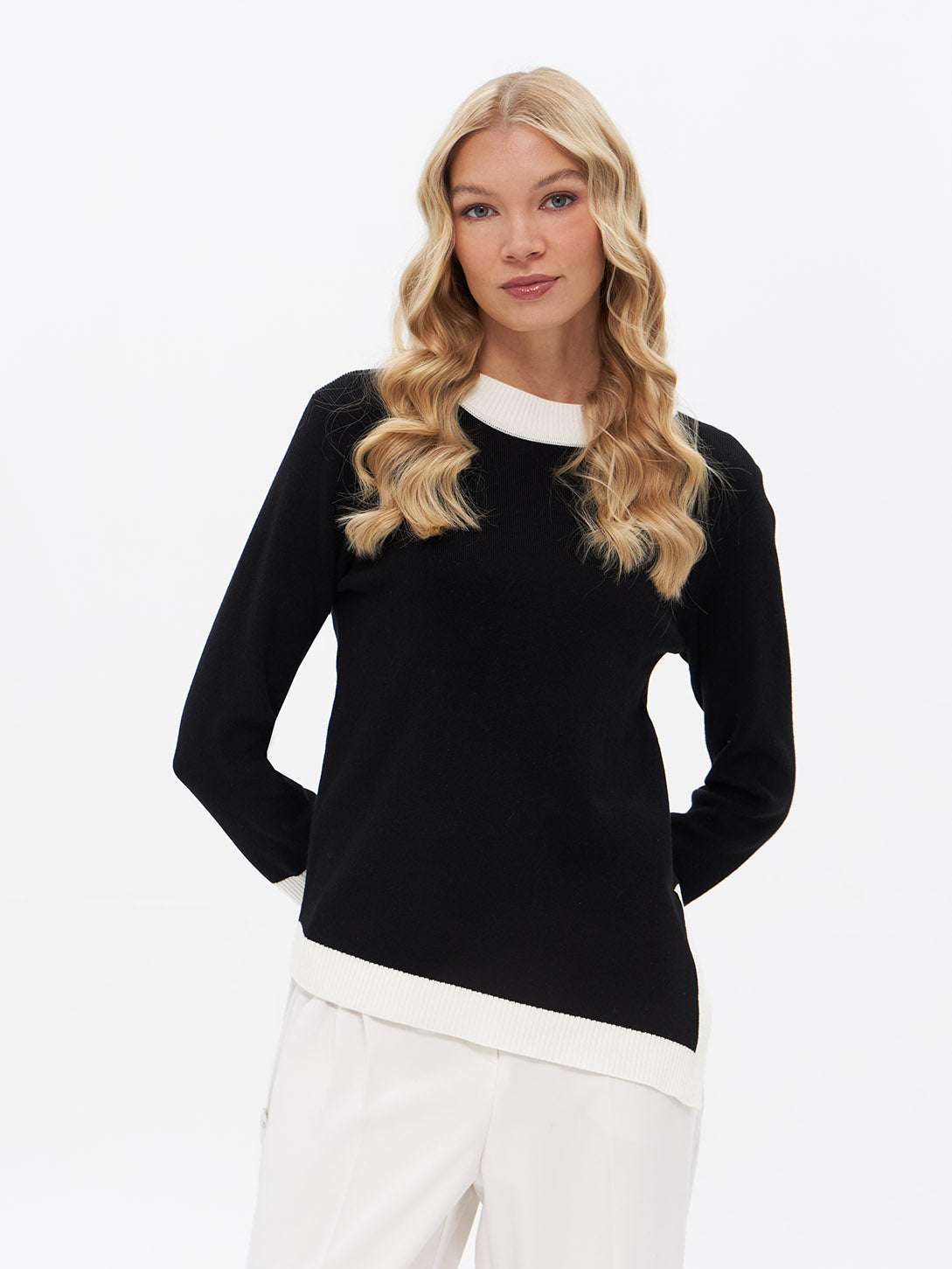 Pullover mit asymetrischem Saum