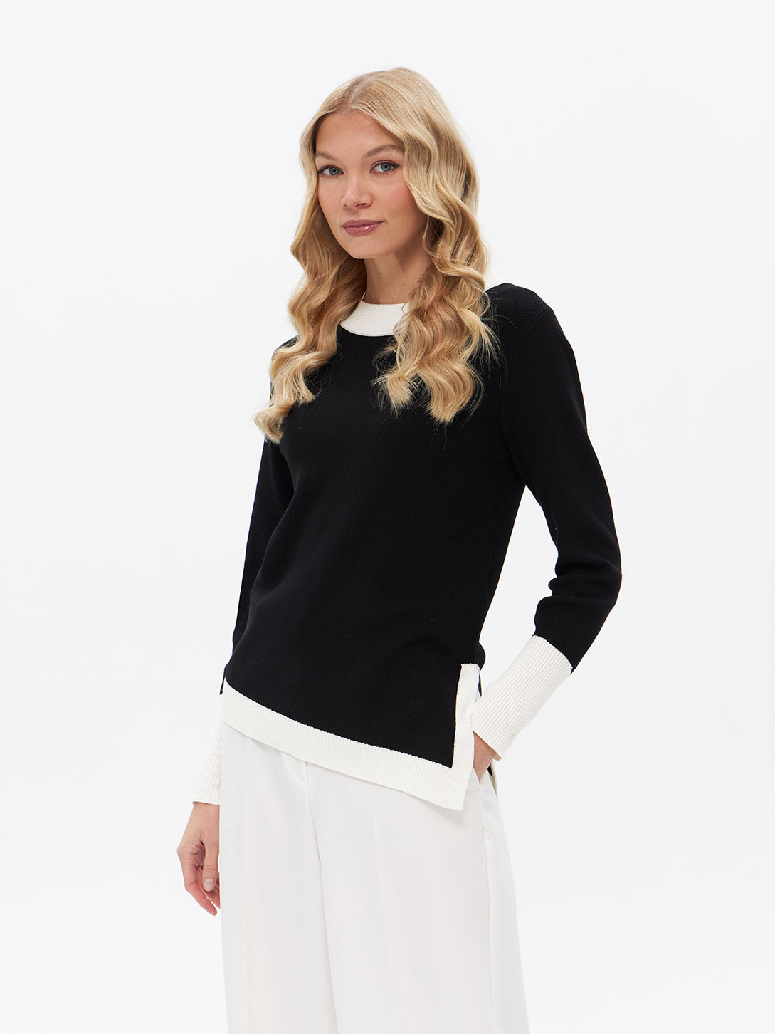 Pullover mit asymetrischem Saum