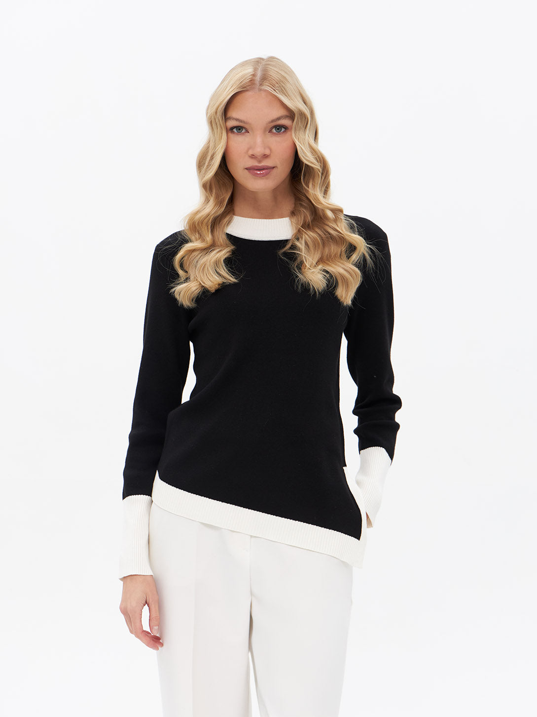 Pullover mit asymetrischem Saum