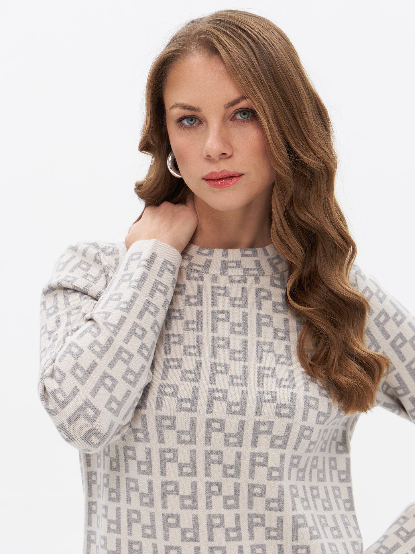 Gemusterter Pullover mit Mock Neck