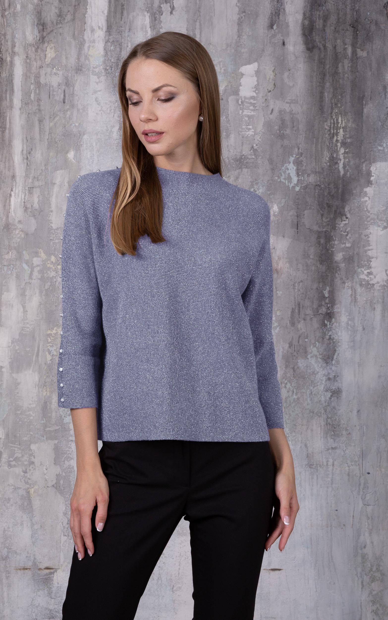 Pullover in Grau oder Lila mit glitzerndem Metallicgarn und Perlen